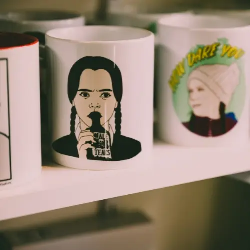 แก้วมัคสกรีนรูปภาพการ์ตูนล้อเลียน แก้วกาแฟเซรามิคสกรีนโลโก้ ของขวัญสำหรับคนพิเศษ